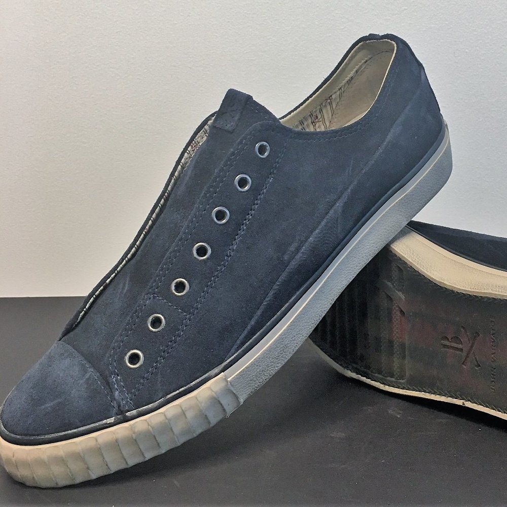 Style "bootleg" by John Varvatos Sneakers
